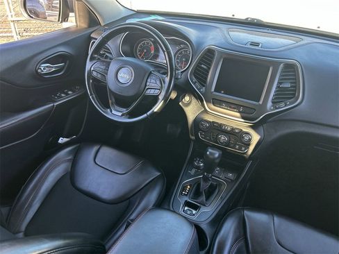 Used 2021 Jeep Cherokee Trailhawk image 11