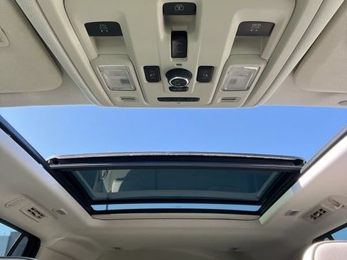Used 2023 GMC Yukon Denali AWD/4WD image 9