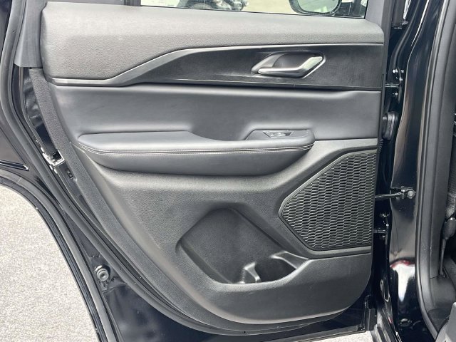 Used 2025 Jeep Grand Cherokee Laredo X w/ Luxury Tech Group I AWD/4WD image 17
