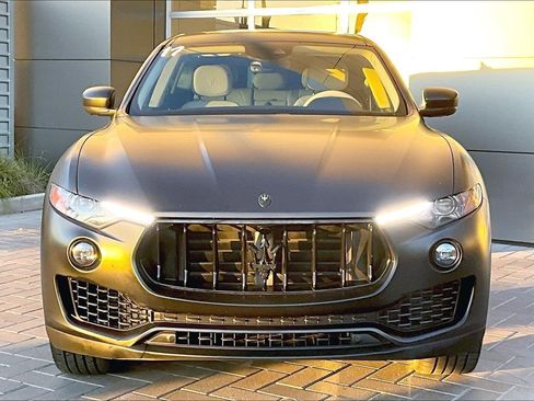 Used 2017 Maserati Levante image 2