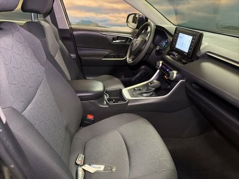 Used 2022 Toyota RAV4 XLE AWD/4WD image 46