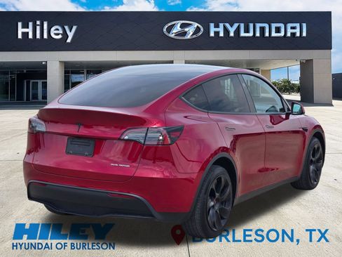 Used 2024 Tesla Model Y Long Range AWD/4WD image 4