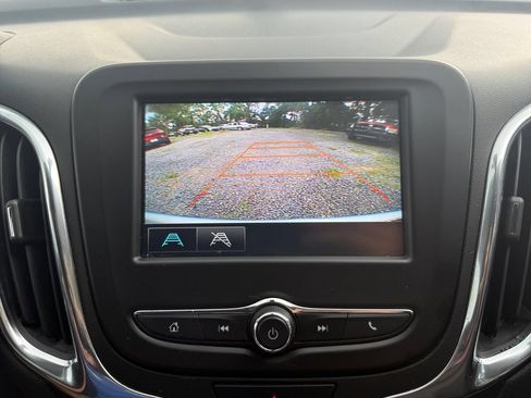 Used 2018 Chevrolet Equinox LT FWD image 32