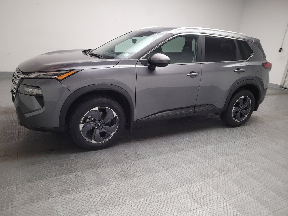 Used 2025 Nissan Rogue SV w/ SV Premium Package FWD image 2