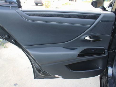 Used 2024 Lexus ES 300h w/ Premium Package image 47