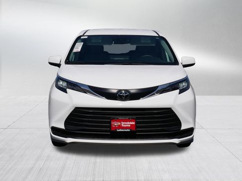 Certified 2026 Toyota Sienna LE FWD image 2