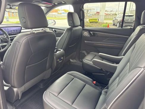 Used 2026 Buick Enclave Avenir AWD/4WD image 32