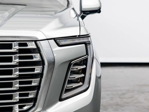 Used 2025 GMC Yukon Denali w/ Sun & Power Step Package image 6