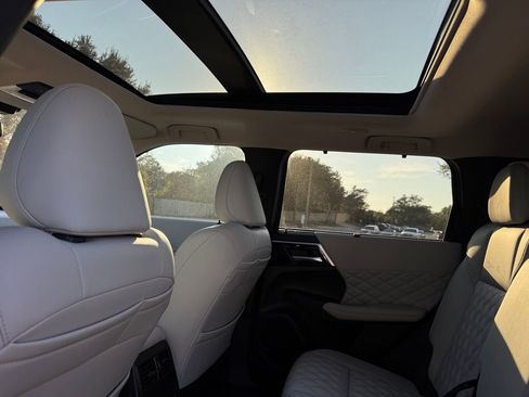 New 2025 Mitsubishi Outlander SEL image 24