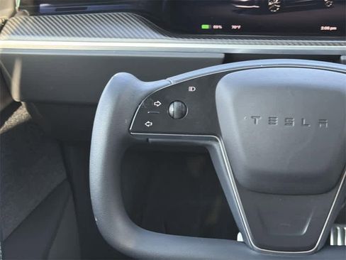 Used 2022 Tesla Model X Plaid image 12