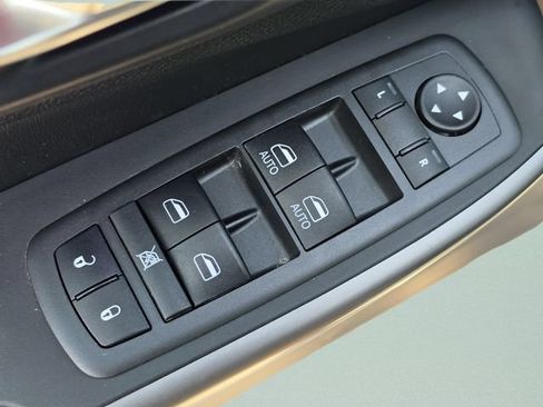Used 2021 Jeep Cherokee Limited w/ Elite Package FWD image 21