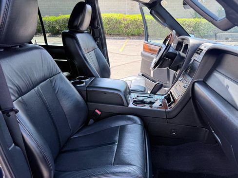 Used 2015 Lincoln Navigator 4WD image 19