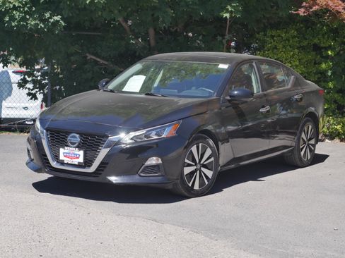 Certified 2022 Nissan Altima 2.5 SV w/ SV Premium Package AWD/4WD image 2