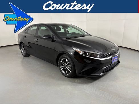 Used 2023 Kia Forte LXS w/ LXS Technology Package FWD image 1