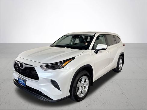 Used 2023 Toyota Highlander L AWD/4WD image 2