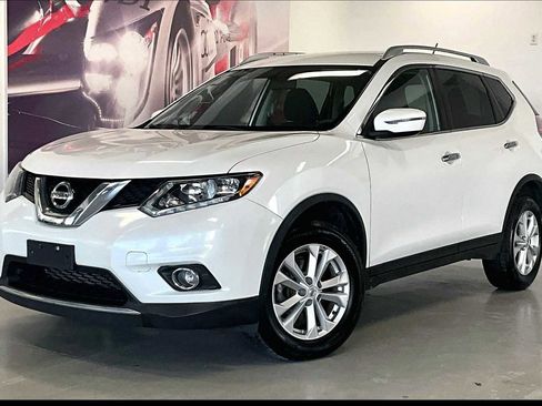 Used 2016 Nissan Rogue SV image 1