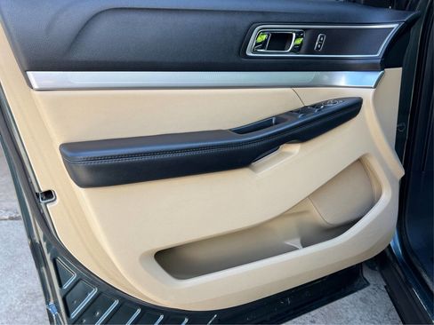 Used 2016 Ford Explorer XLT w/ Equipment Group 202A AWD/4WD image 17