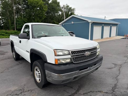 Used 2005 Chevrolet Silverado 2500 W/T AWD/4WD image 3