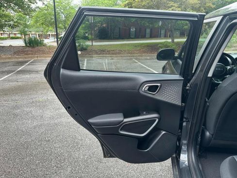 Used 2022 Kia Soul LX FWD image 15