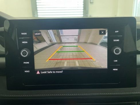 Certified 2025 Volkswagen Taos SE image 19