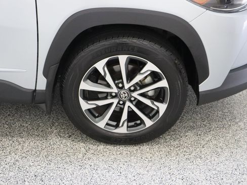 Used 2023 Toyota Corolla Cross XLE w/ Convenience Package FWD image 5