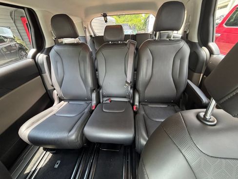 Used 2026 Kia Carnival FWD image 36
