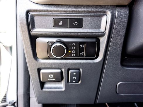 Used 2024 Ford Expedition XLT image 16