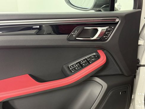 Certified 2026 Porsche Macan Turbo AWD/4WD image 14