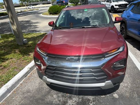 Used 2023 Chevrolet TrailBlazer LT w/ Convenience Package FWD image 2
