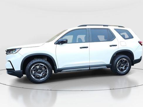 Used 2024 Honda Pilot TrailSport image 8