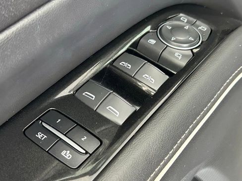 Used 2022 Cadillac Escalade ESV Premium Luxury image 40