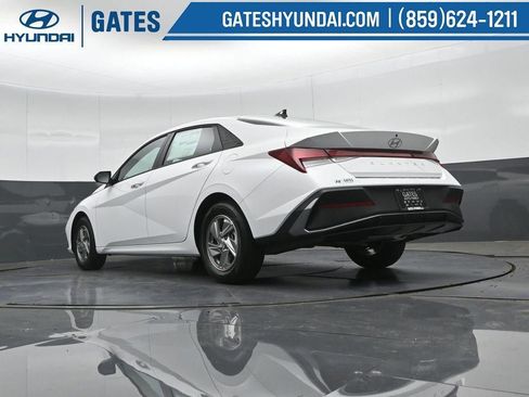 New 2026 Hyundai Elantra SE FWD image 40