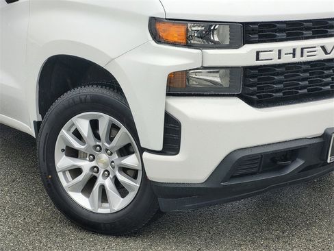 Used 2020 Chevrolet Silverado 1500 Custom w/ Custom Value Package image 9