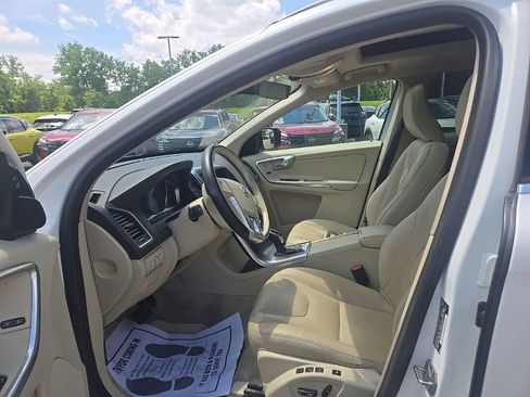 Used 2016 Volvo XC60 T6 w/ Proximity Package AWD/4WD image 9