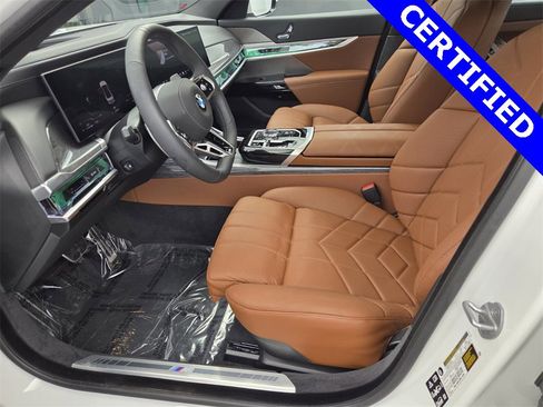 Certified 2025 BMW 760i xDrive image 32