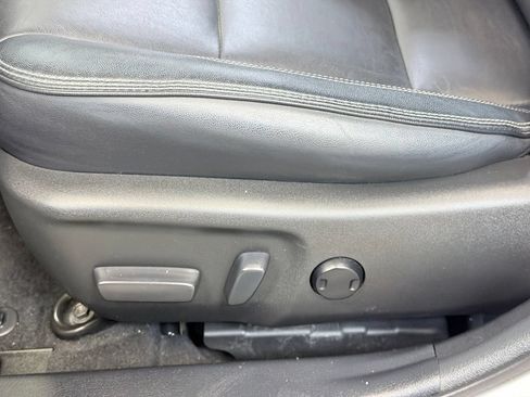 Used 2017 Toyota Camry XLE FWD image 12