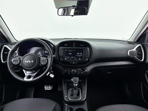 Used 2023 Kia Soul LX w/ LX Technology Package FWD image 16