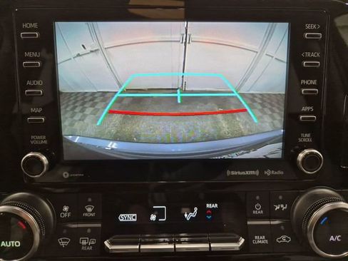 Used 2022 Toyota Highlander XLE image 21