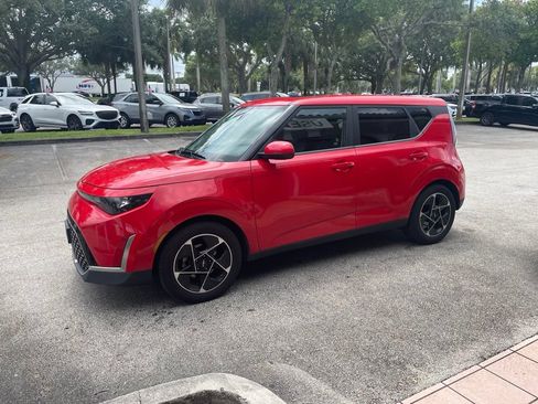 Used 2023 Kia Soul EX FWD image 2