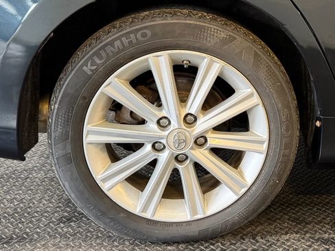 Used 2013 Toyota Camry XLE w/ Leather Pkg FWD image 11