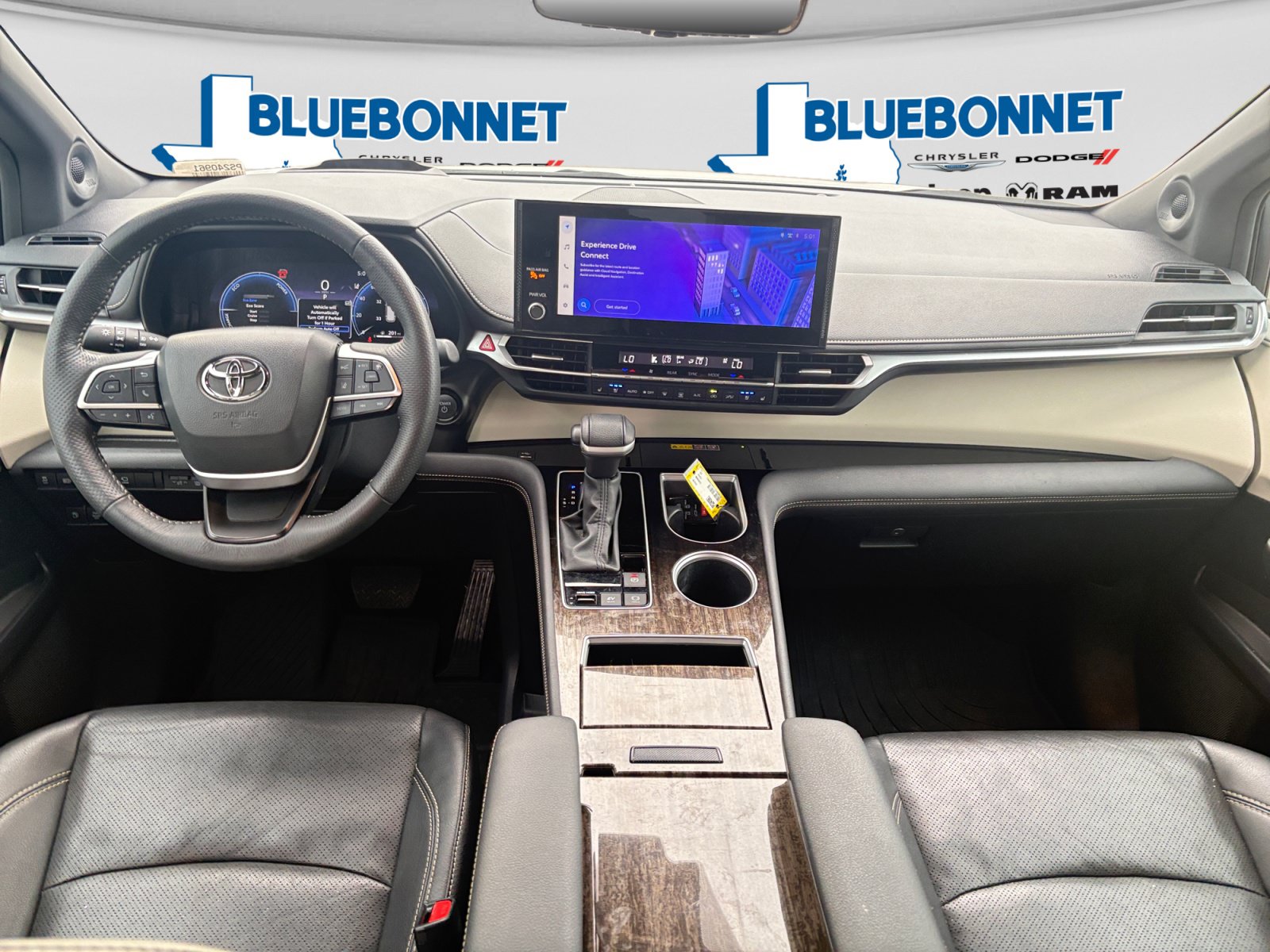 Used 2025 Toyota Sienna Platinum FWD image 12