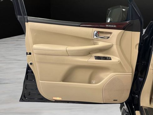 Used 2011 Lexus LX 570 4WD w/ Luxury Pkg image 25