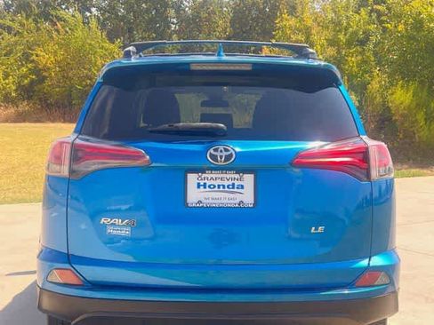 Used 2018 Toyota RAV4 LE FWD image 6