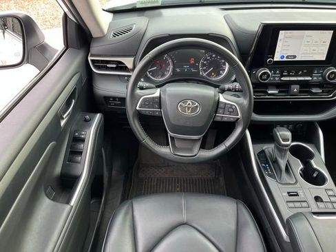 Used 2023 Toyota Highlander XLE image 11