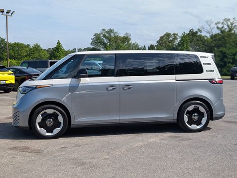 Used 2025 Volkswagen ID. Buzz Pro S Plus RWD image 6