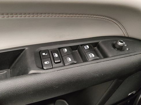 Used 2023 Jeep Compass Limited w/ Sun and Sound Group AWD/4WD image 27