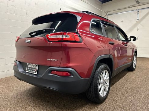 Used 2016 Jeep Cherokee Sport FWD image 2