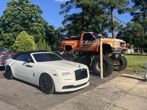 Used 2018 Rolls-Royce Dawn RWD image 3