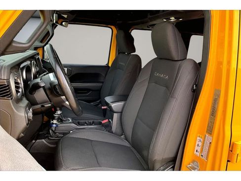 Used 2019 Jeep Wrangler Unlimited Sahara w/ Uconnect 4C Nav & Sound Group image 21