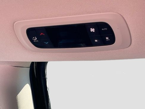 Used 2024 Chrysler Pacifica Touring-L FWD image 23